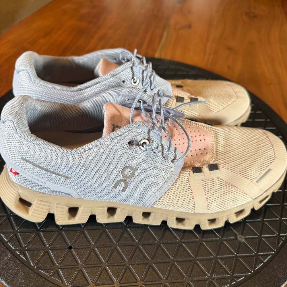 Womens OnCloud Shoes 8.5